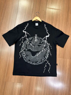 CAMISETA OVERSIZED PREMIUM STORM DRAGON PRETA TRIP SIDE