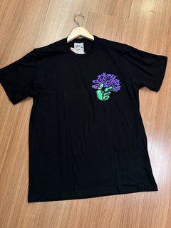 CAMISETA 4305 PRETA CHRONIC na internet