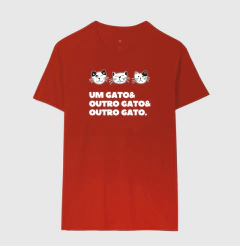 Um gato& outro gato& outro gato. - Camiseta - comprar online