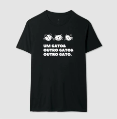 Um gato& outro gato& outro gato. - Camiseta - Bola de Pelo
