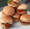 SANDWICHITOS VEGGIES DE BERENJENA, MORRON Y CEBOLLA X 25 UNIDADES