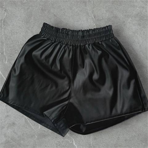 Short cuerina elastico