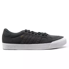 Tênis Adidas Nora na internet