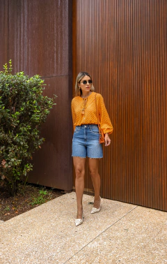 Blusa Monica na internet