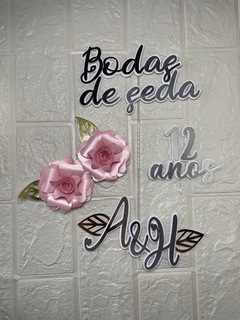 Topo com até 3 flores - comprar online