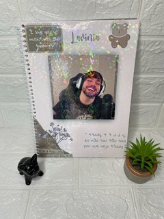 Caderno A4 96 folhas BRILHO HOLOGRÁFICO