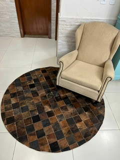 Tapete de couro, redondo, exótico escuro. - comprar online