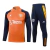 Conjunto Manchester United Treino 24/25 - Masculino Adidas - Laranja e azul com detalhes em amarelo