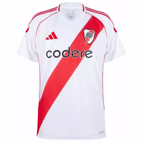 Camisa branca do River Plate com detalhes vermelhos e logo do time, versão torcedor Adidas 23/24.