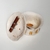 Saleiro em porcelana com pegador de madeira - comprar online