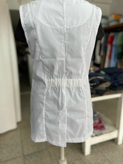 Poncho bordado Lobelia - Todo Uniformes