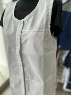 Poncho Lirio blanco - Todo Uniformes