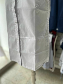 Poncho Lirio blanco en internet