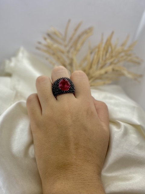 Anel Rodio Cravejado Preto C/ Pedra Pink