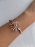 Bracelete Flor Cravejado Dourado - comprar online