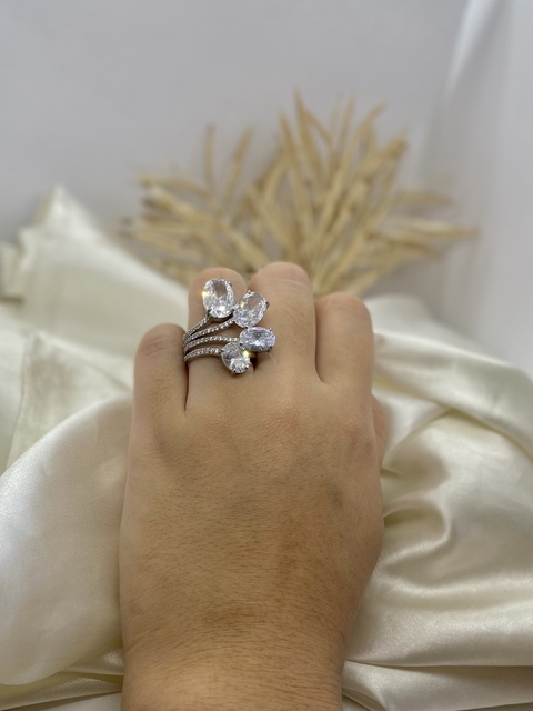 Anel Prata Pedraria Meia Flor