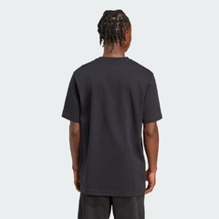 Camiseta Adidas estampada Retrô Futurism na internet