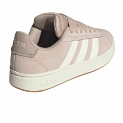 Adidas Grand Court Alpha na internet