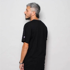 Camiseta Champion Script Metal Tecido Meia Malha Fino na internet