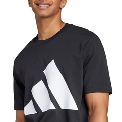 Camiseta Essentials Big Logo na internet
