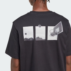 Camiseta Adidas estampada Lens Hoop na internet