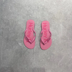 Chinelo Hurley Onee Only Femino na internet