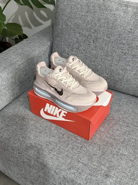 Nike Vomero Premium