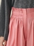 calça wide detalhe pregas coral - comprar online