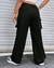 calça cargo minnie (g)i-dle preta com bolsos laterais na internet