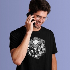 Remera Unisex CUBO - HELLRAISER - raraavis