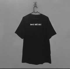 Camisa Camiseta Anjo "Veni Vidi Vici" na internet
