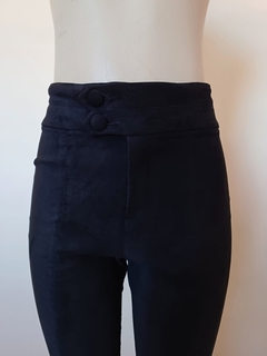 Calça de Suede Preta na internet