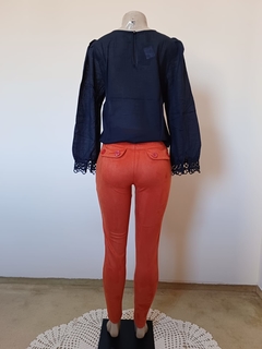Calça Skinny de Suede laranja - Flor de Liiz