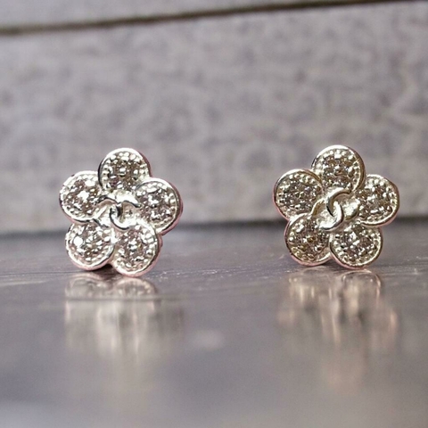 Brinco Flor Cravejado em Zircônia Cristal 9mm