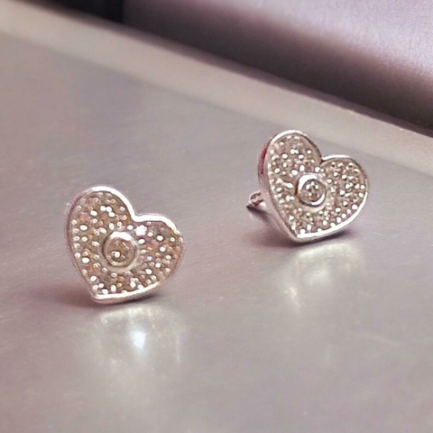 Brinco Coração Cravejado em Micro Zircônia Cristal 6mm