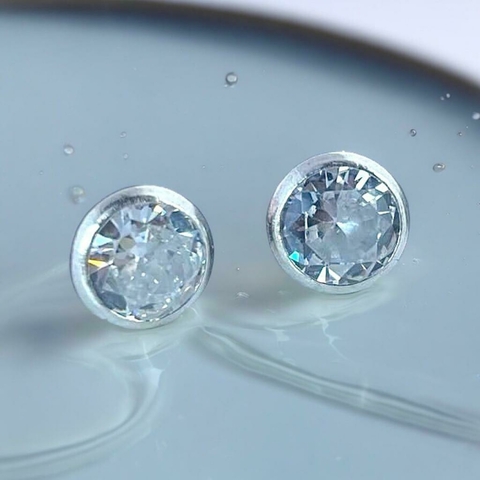 Brinco Zircônia Cristal Embutido 6mm