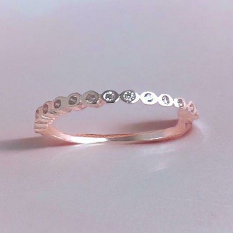 Anel Aparador Fino Cravejado em Micro Zircônia