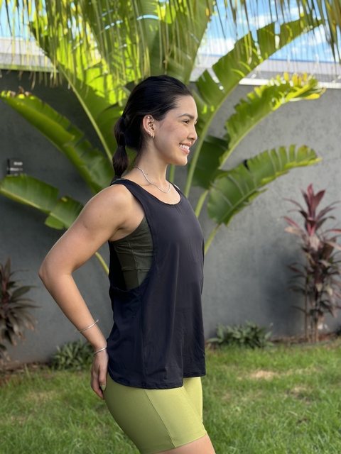 Regata Dry Fit com detalhe atras