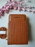 BOLSA CERTEIRA PORTA CELULAR TRANSVERSAL COM 3 DIVISÓRIAS (MARROM) na internet