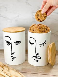 Pote hermético Faces Homem na internet