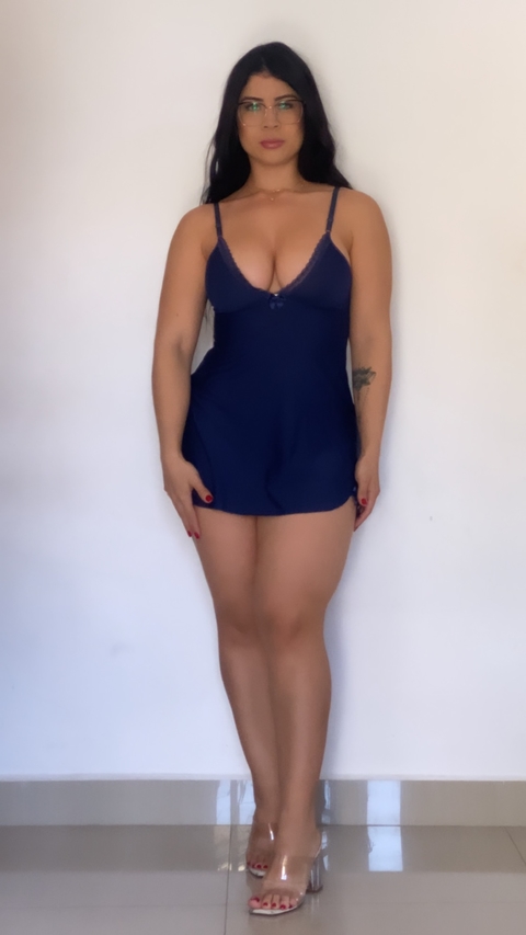 camisola azul escuro
