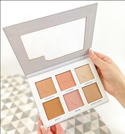 PALETA MULTIFUNCIONAL PÓ BLUSH ILUMINADOR FEELS MOOD RUBY ROSE