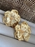 Brinco amassado flor - comprar online