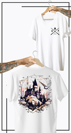 CAMISETA HOGWARDS CASTELO E LIVROS