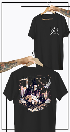 CAMISETA HOGWARDS CASTELO E LIVROS - comprar online