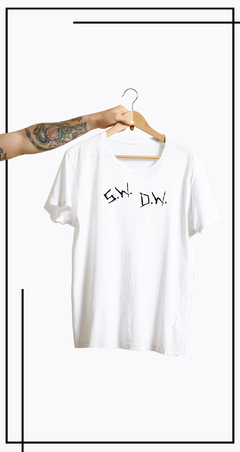 CAMISETA SUPERNATURAL INICIAIS - comprar online