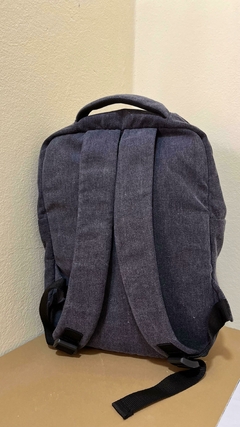 mochila azul envejecido en internet