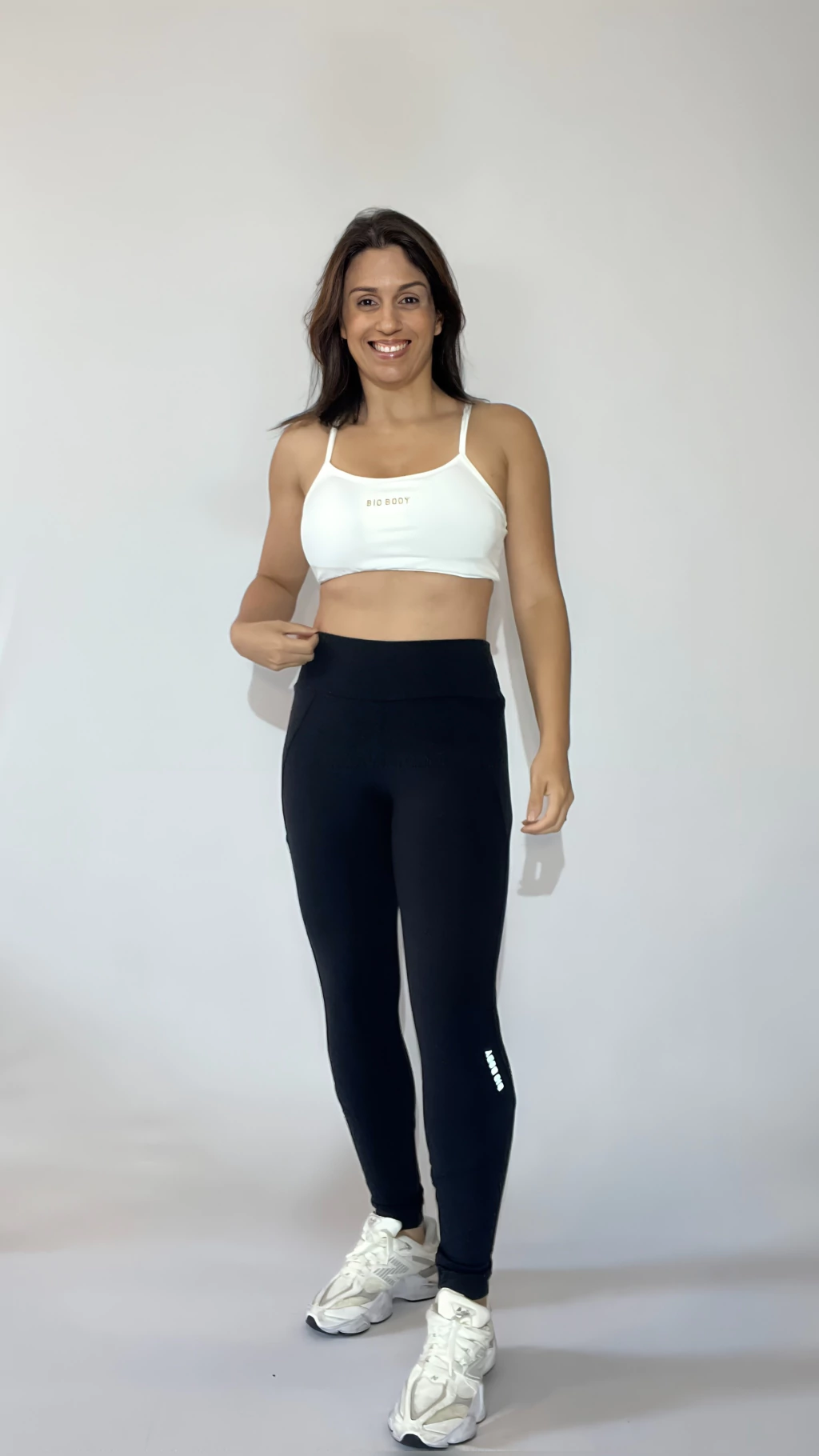 LEGGING PRETA CLÁSSICA COM MODELAGEM NAS LATERAIS BIO