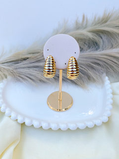 Argola com Detalhes Dourada - comprar online