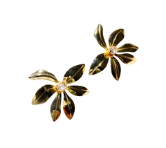 BRINCO FLOR ORGÂNICA COM ZIRCÔNIAS